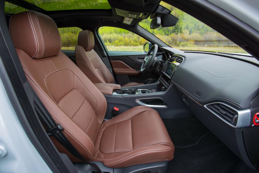 Интерьер Jaguar F-Pace S 35t AWD 2016 года  (NA) (фото 11 из 16)